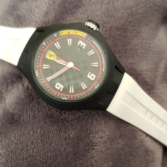 Ferrari watch - Picture 1 of 3
